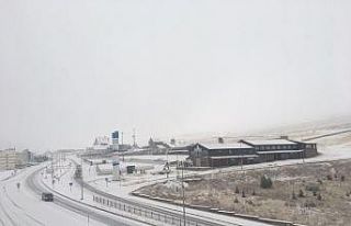 Erciyes Kayak Merkezi beyaza büründü