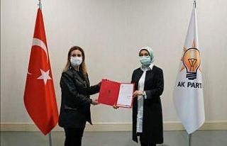 Erdek Kadın Kolları Başkanı Koşan, mazbatasını...