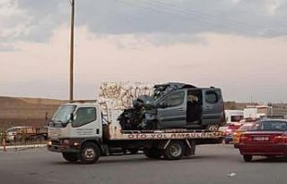 Erzurum’da kamyonet traktöre çarptı: 2 yaralı