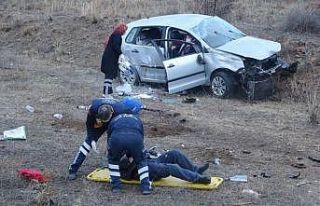 Erzurum’da otomobil şarampole devrildi: 2 yaralı