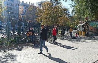 Eskişehir’de güneşli havayı fırsat bilen vatandaşlar...
