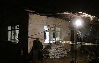 Evde elektrik akımına kapılan kadın hayatını...