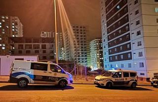Evinde tabancayla başından vurulmuş halde buldu