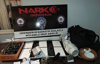 Evine uyuşturucu serası kurmuş