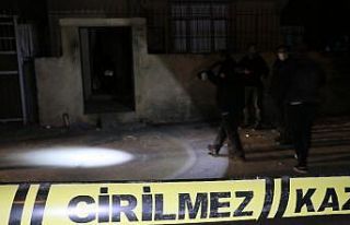 Evinin önünden pusu kurulan kişi tabancayla vuruldu