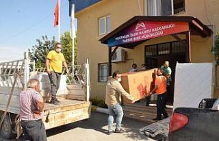 Evleri yanan aileleri belediyeden eşya desteği