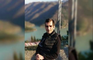 Fabrika işçisi üzerine devrilen tonlarca demirin...