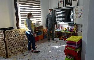 Fedakar öğretmen hayatını köy okulu öğrencilerine...