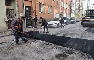 Fen İşleri ekiplerinin yol ve kaldırım çalışmaları