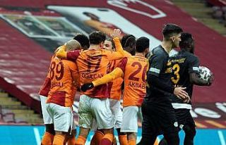 Galatasaray iç sahada 7 puan kaybetti