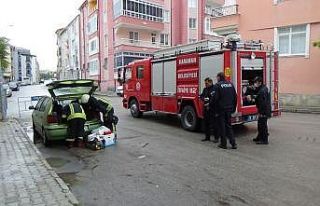 Gaz kaçağı olan otomobil korkuya neden oldu