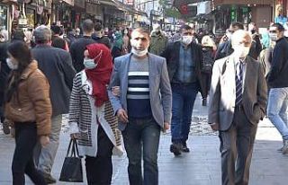 Gaziantepliler yeni yasaklara rağmen dışarıda