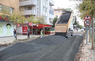 Gebze’de altyapı sonrası asfalt seriliyor