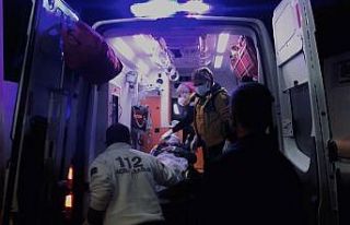 Gece yarısı sokak ortasında silahlı kavga: 1 ağır...