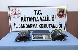 Gediz’de bir işyerinde kaçak tütün ele geçirildi