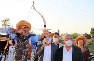 Geleneksel Okçuluk Toyunda oklar Ata’ya saygı...