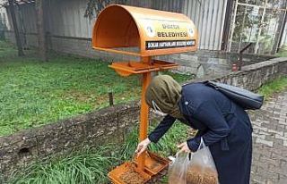 Gençlerden sokaktaki dostlara anlamlı destek