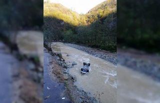 Giresun’da araç dereye uçtu: 1 kayıp