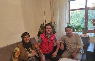 Gönüllü gençlerden yaşlılara ziyaret