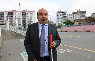 Görme engeli başarısına engel olamadı
