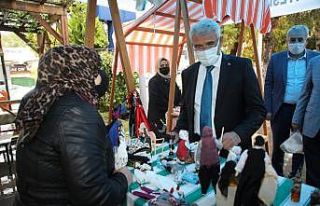 Güder, Hanımeli Pazarı’nı gezerek alışveriş...