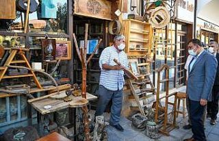 Gürkan, sanat sokağında esnaf ve vatandaşlarla...