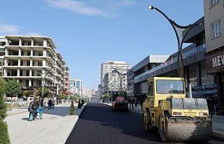 Hacıbekir Caddesi’nin 2. etabında asfalt serimi...