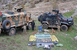 Hakkari’de çok sayıda silah ve mühimmat ele geçirildi