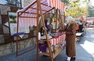 Hanımeli Pazarı yoğun ilgi görüyor
