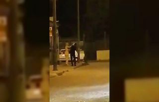 Hatay’da bir kadın sokak ortasında erkeğe şiddet...
