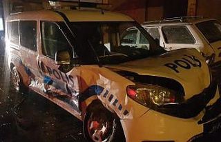 Hatay’da mülteci taşıyan araç polis ekibine...