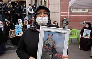 HDP önündeki aileler çocuklarına kavuşacakları...
