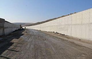 Heyelan nedeniyle kapanan yol trafiğe açılıyor