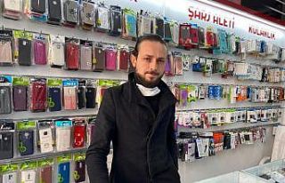 Hırsızlar ne yaptıysa camı kırıp iş yerine...