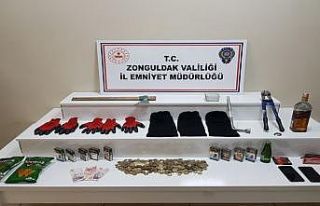 Hırsızlık zanlıları suçüstü yakalandı: 4...