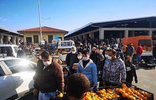 Hurda pazarında korkutan kalabalık