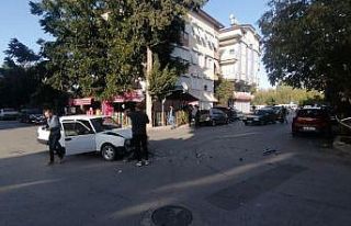 Hurdaya dönen araçtan burunları bile kanamadan...