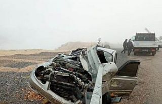 Hurdaya dönen araçtan sağ çıktılar