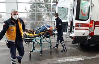 İki otomobil kafa kafaya çarpıştı: 2 yaralı