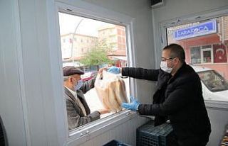 İlçede 1 liradan satılan halk ekmek yoğun ilgi...