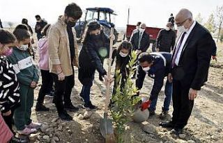 İlkokul öğrencileri Öğretmenler Günü’nü...