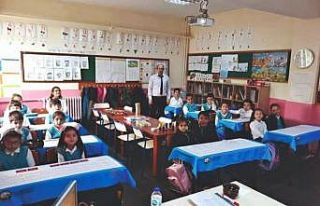 İlkokul öğrencilerinden anlamlı hediye