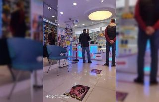 İnegöl’de Fransa Cumhurbaşkanına stickerlı...