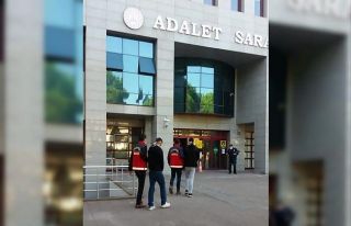 İnternet kafeyi soydular, kameraya yakalandılar