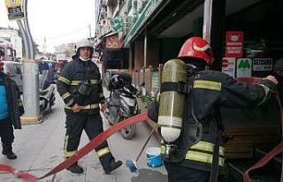 İş hanının bacasında çıkan yangın paniğe...
