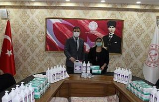 İskenderun’da okullara hijyen malzemeleri dağıtıldı