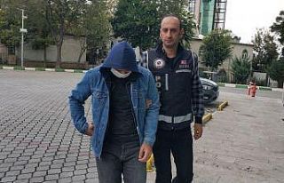 İstanbul merkezli FETÖ operasyonundan bir kişi...
