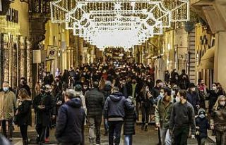 İtalya’da son 24 saatte Covid-19’a bağlı 627...