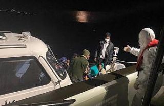 İzmir açıklarında 33 düzensiz göçmen kurtarıldı