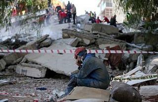 İzmir depreminde arama kurtarma personeli gözyaşlarını...